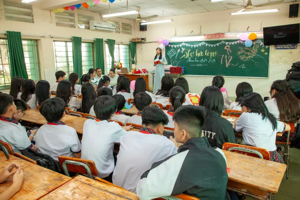 Khu thư viện và sách tham khảo